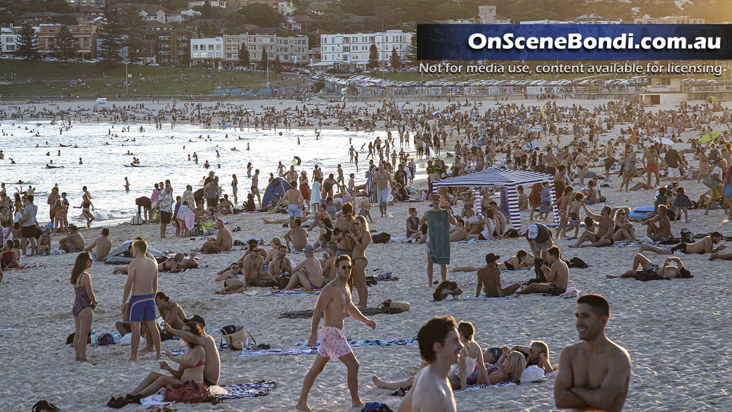 20200320 bondi beach crowd2