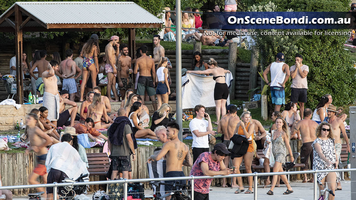 20200320 bondi beach crowd5