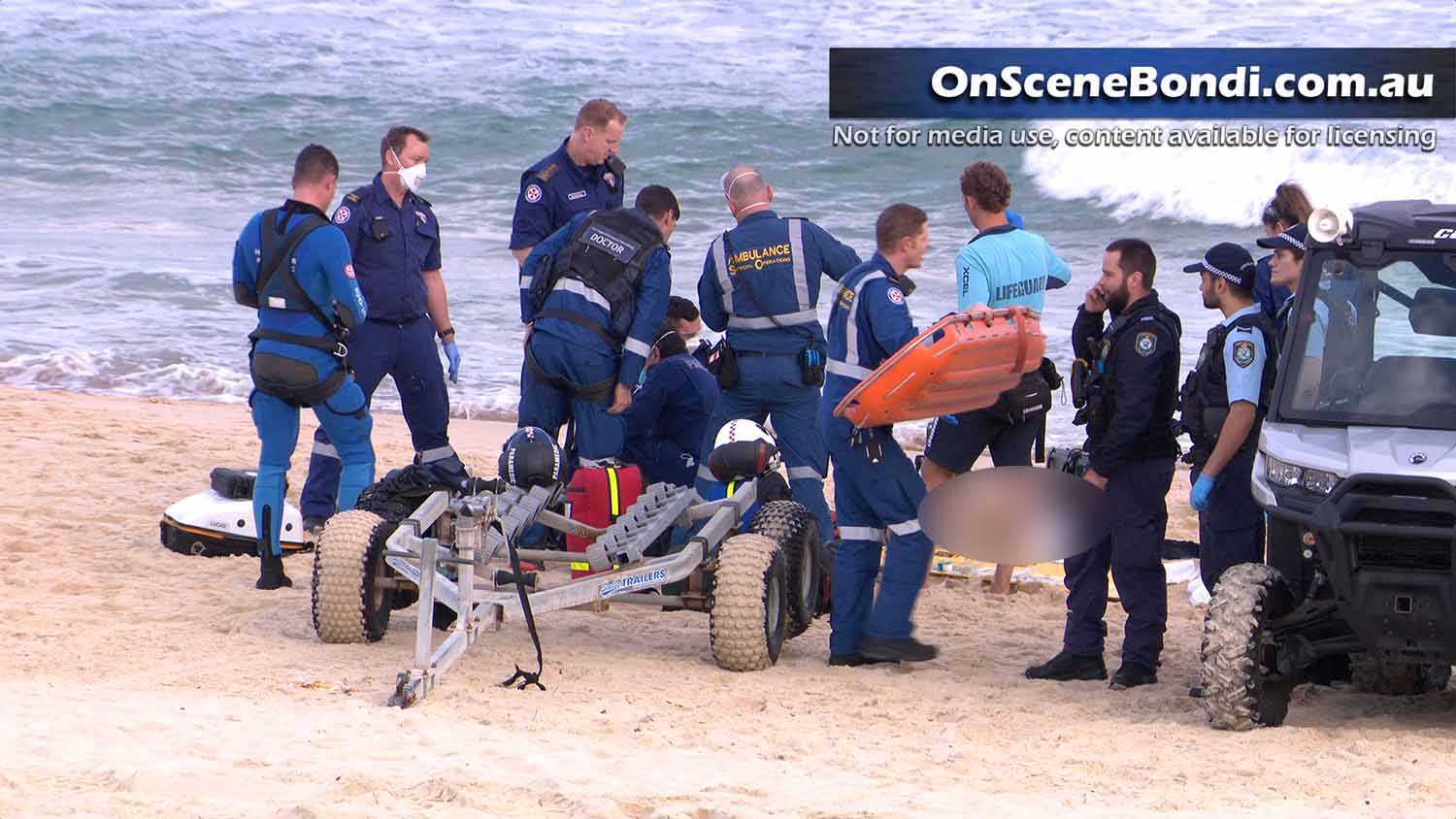 Man dies after being pulled from water following diving incident in North Bondi 